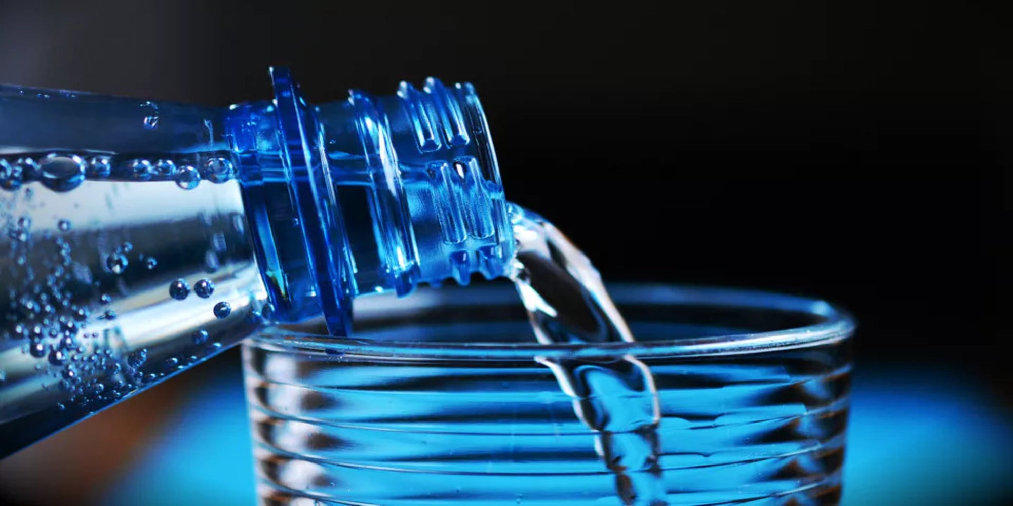 Pourquoi le prix des bouteilles d’eau explose en 2025 ?
